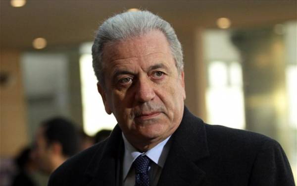 Σε διεθνή διάσκεψη στο Ναύπλιο για τους πρόσφυγες ο επίτροπος Μετανάστευσης Δημ. Αβραμόπουλος