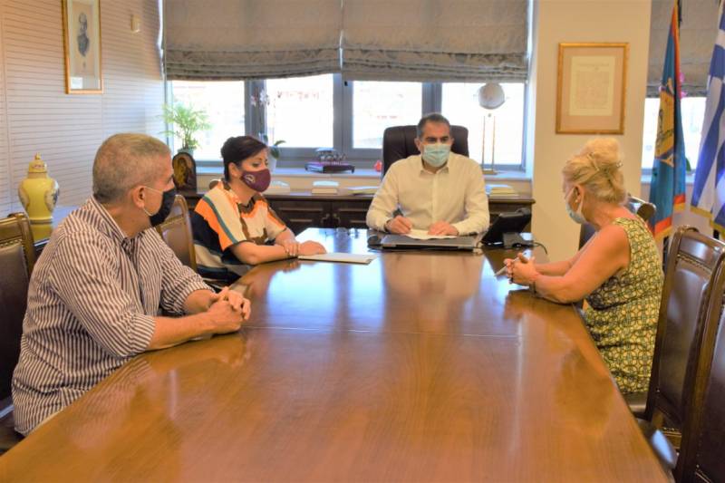 157 καθαρίστριες στα σχολεία της Καλαμάτας