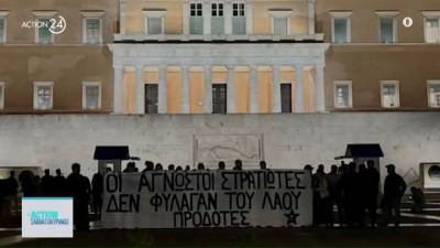 Ο «Ρουβίκωνας» στο Μνημείο του Αγνώστου Στρατιώτη: Τα ΜΑΤ απώθησαν με χημικά τα μέλη του