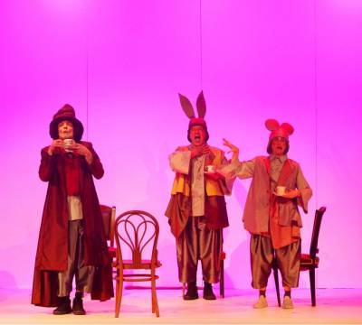 “H Αλίκη στη χώρα των θαυμάτων” στο Ανοιχτό Θέατρο Καλαμάτας