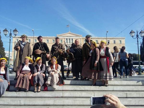 Το καρναβάλι της Νέδουσας στην πλατεία Συντάγματος (φωτογραφίες)