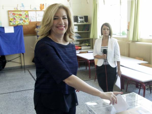 Γεννηματά: "Ο λαός ενωμένος ψηφίζει για την ελπίδα, τη δημοκρατία, την αξιοπρέπεια"