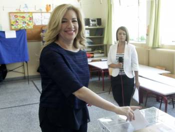 Γεννηματά: "Ο λαός ενωμένος ψηφίζει για την ελπίδα, τη δημοκρατία, την αξιοπρέπεια"