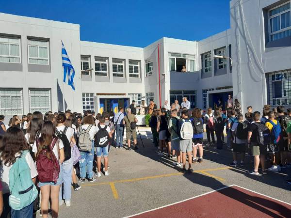 Με αισιοδοξία η επιστροφή στα θρανία στη Μεσσηνία (βίντεο-φωτογραφίες)
