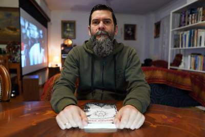 Ο Παναγιώτης Κολοκοτρώνης για το βιβλίο του «Ο μυστικός κόσμος και ο γνωστικός βάτραχος»: «Ταξίδι τόσο σε ηλιόλουστα τοπία όσο και σε μέρη κατασκότεινα»