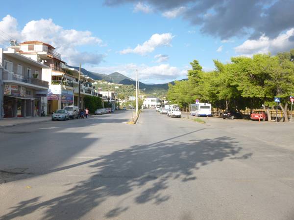 Ο Νίκας για τη στάθμευση μεγάλων οχημάτων στην Αρτέμιδος