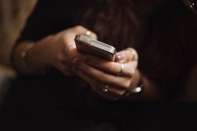 «panic button»: η εφαρμογή που θα βοηθήσει τις γυναίκες να απομακρύνονται από το κακοποιητικό περιβάλλον