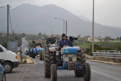 Συνεχίζουν στο Καλό Νερό, διαβουλεύονται στη Μεσσήνη οι αγρότες