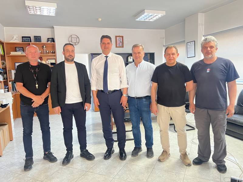 Συνάντηση των εμπόρων της Μεσσήνης με Αθανασόπουλο: Στο επίκεντρο παρεμπόριο  και στάθμευση στο κέντρο