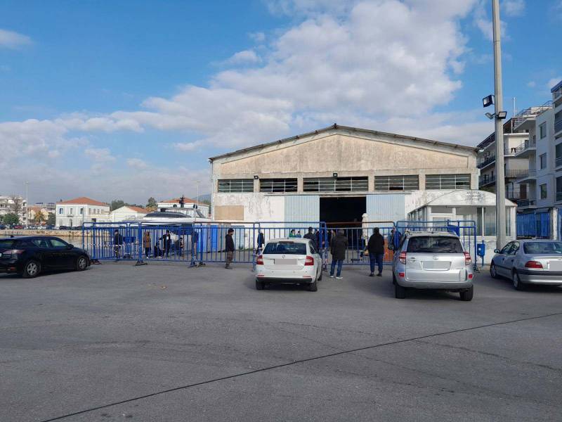 Μεσσηνία: 60 μετανάστες διασώθηκαν και φιλοξενούνται στο λιμάνι της Καλαμάτας