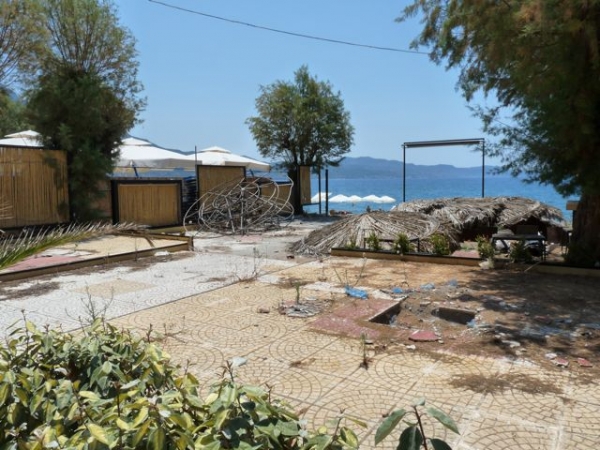 Απαράδεκτη η εικόνα της οδού Ναυαρίνου