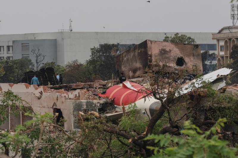 Ινδία: Βρέθηκε ένα από τα δύο μαύρα κουτιά του Boeing 787 της Air India