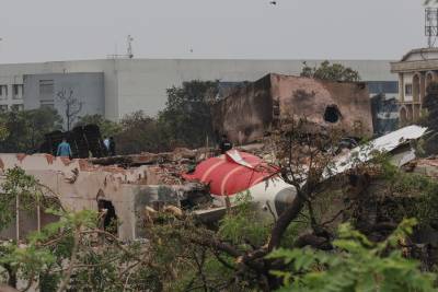 Ινδία: Βρέθηκε ένα από τα δύο μαύρα κουτιά του Boeing 787 της Air India