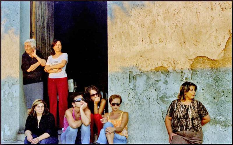 “Καλαβρία Μάνη, Εγγύς Κόσμος”: Εκθεση φωτογραφίας της Τζένης Λυκουρέζου και του Ανδρέα Ζαχαράτου