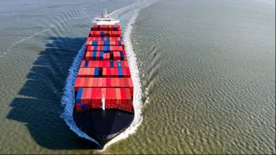 Ελληνόκτητο φορτηγό πλοίο χτυπήθηκε από το Ιράν ανοικτά του Ομάν (βίντεο)