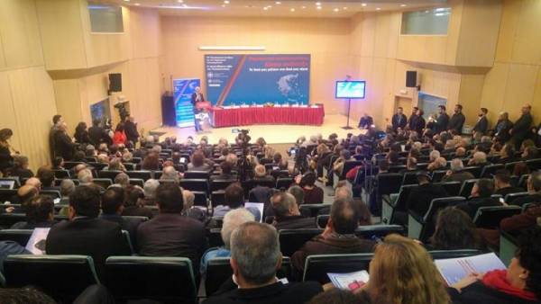 Ο μοναδικός κόσμος του ακραίου λαϊκισμού