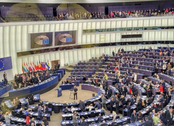 Ρεπορτάζ της &quot;Ε&quot; στο Ευρωκοινοβούλιο: Νέο πλάνο δράσεων για κοινωνική ένταξη των Ρομά