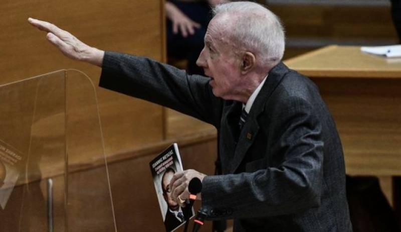 Δίκη Χρυσής Αυγής: Και τρίτος ναζιστικός χαιρετισμός από τον Κωνσταντίνο Πλεύρη