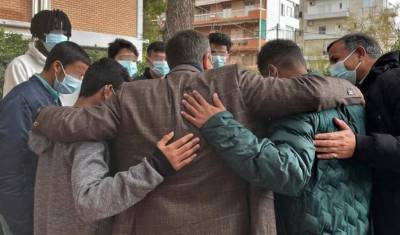 Δώρα σε ανήλικα προσφυγόπουλα μοίρασε ο Αλέξης Τσίπρας