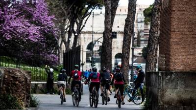 Ιταλία: 10.680 νέα κρούσματα κορονοϊού και 296 θάνατοι