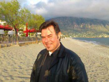 Το νέο μυθιστόρημα &quot;Ανάμεσα σε δύο αγγέλους&quot; του Καλαματιανού συγγραφέα Φώτη Κατσιμπούρη