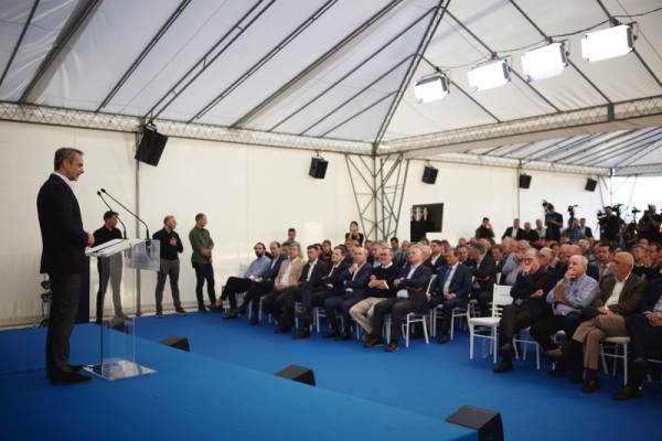 Πολιτικό μασάζ για να πέσουν οι τόνοι