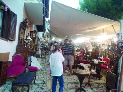 Ξεκίνησε στην Κυπαρισσία το παζάρι αντικών