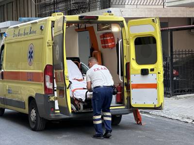 Τραγωδία στη Λάρισα: Άνδρας καταπλακώθηκε από δέντρο που έκοβε