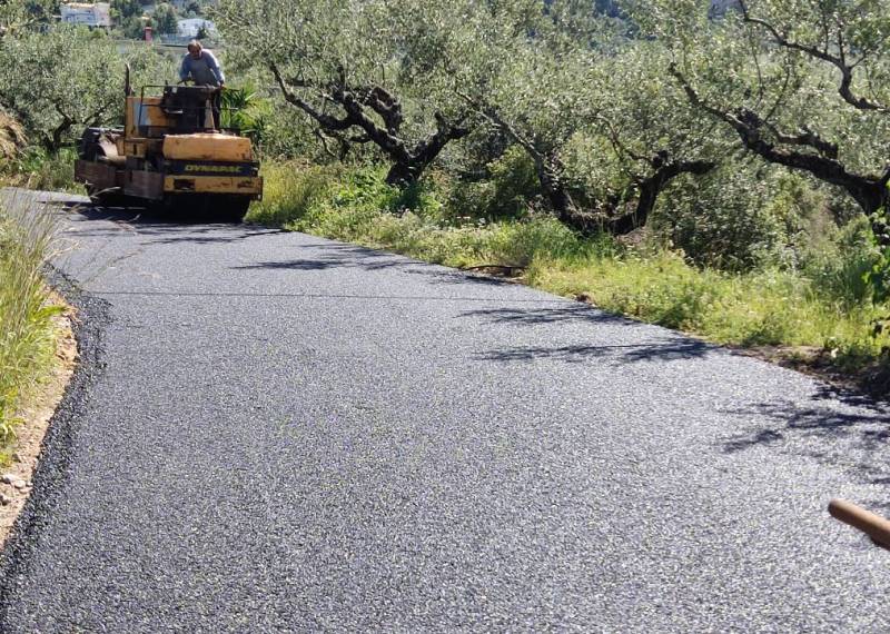 Ασφαλτοστρώσεις σε δρόμους της Βέργας