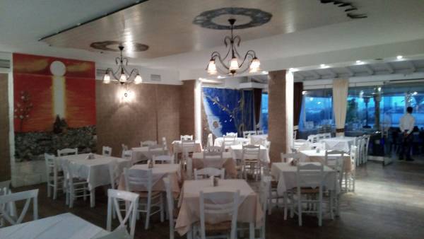 Τα εγκαίνια της ταβέρνας "Το ψαράδικο του Μανώλη"