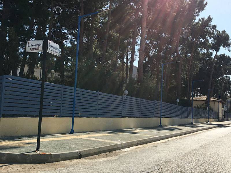 Ανάπλαση πεζοδρομίου στο Νοσοκομείο Κυπαρισσίας