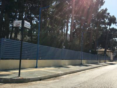 Ανάπλαση πεζοδρομίου στο Νοσοκομείο Κυπαρισσίας