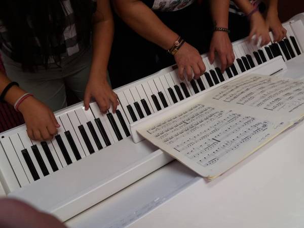 Δήμος Τριφυλίας: 4 συμβασιούχοι για καλλιτεχνικά και μουσική