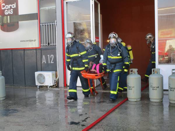 Ασκηση πυρκαγιάς σε κατάστημα με φιάλες υγραερίου στο Βιοτεχνικό Πάρκο Καλαμάτας (βίντεο)