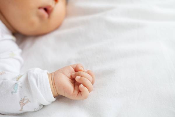 Ελεύθερη με εγγύηση η γυναικολόγος για την παράνομη υιοθεσία
