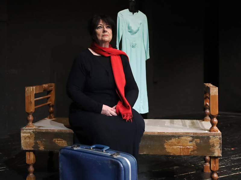 Η Άννα Βαγενά στην «Ε» για το «Βεραμάν φόρεμα»: «Ο ρόλος του θεάτρου ήταν και είναι σημαντικός»