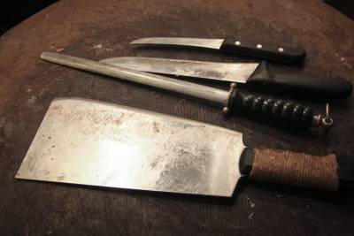 Βόλος: Άγριος καυγάς σε μαγαζί - 51χρονος συνελήφθη με μαχαίρι και μπαλτά 45 εκατοστών