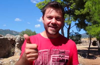 Ο ”Happy Traveller&quot; στην Καλαμάτα (βίντεο)