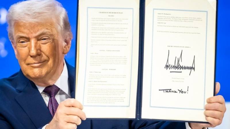 Ο Ντ.Τραμπ υπέγραψε τον ιδρυτικό χάρτη του «Συμβουλίου Ειρήνης» στο Νταβός