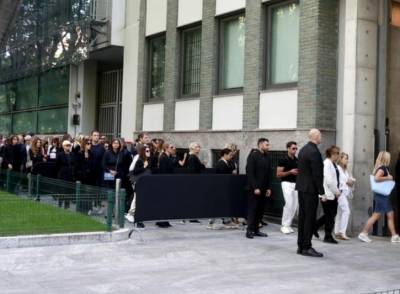 Σε λαϊκό προσκύνημα η σορός του Τζόρτζιο Αρμάνι