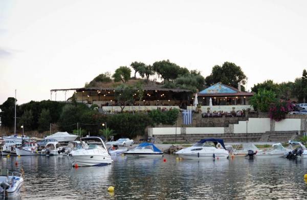 Αντάμωμα συμμαθητών του 1ου Εξατάξιου Γυμνασίου Καλαμάτας μετά από 40 χρόνια