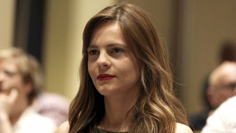 Έ. Αχτσιόγλου: Χειρουργικά χτυπήματα στους εργαζόμενους και επιβάρυνση των ελεύθερων επαγγελματιών από τη ΝΔ