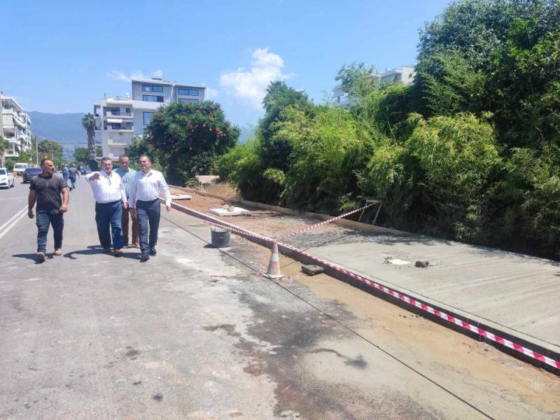 Κατασκευή πεζοδρομίων στη Βουλγαροκτόνου