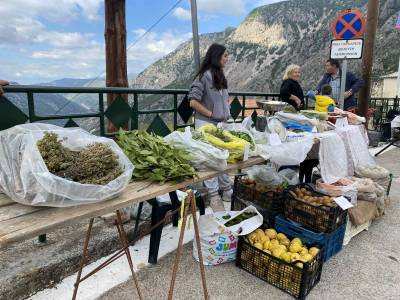 Αγορά τοπικών προϊόντων και γλέντι στο Λαδά