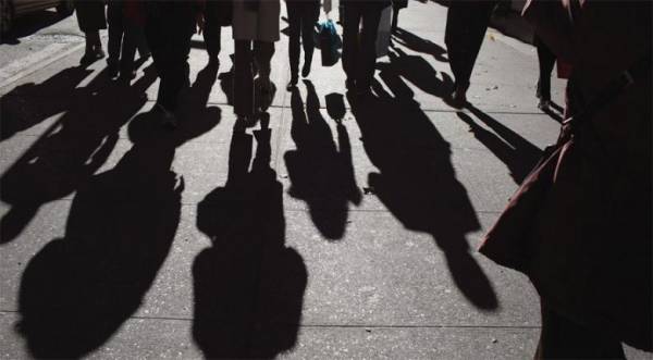 Σε άθλιες συνθήκες δουλεύουν οι Ελληνες και η κυβέρνηση πανηγυρίζει