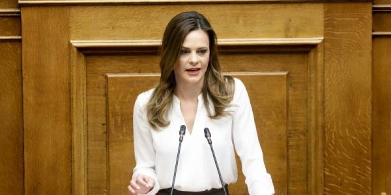 Έφη Αχτσιόγλου: Δύο μήνες ΝΔ, δύο αρνητικά ρεκόρ στην αγορά εργασίας