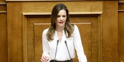 Έφη Αχτσιόγλου: Δύο μήνες ΝΔ, δύο αρνητικά ρεκόρ στην αγορά εργασίας