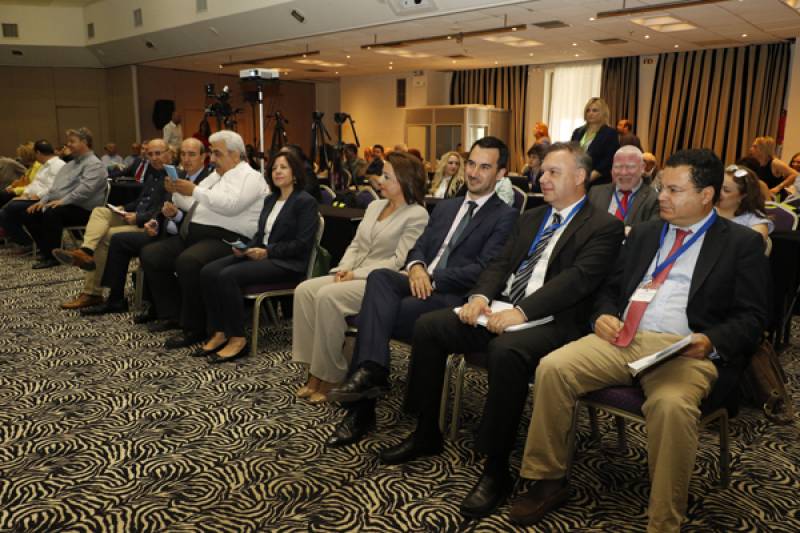 Διεθνές συνέδριο παρουσία Χαρίτση στην Καλαμάτα: Προτεραιότητα η μείωση φόρων και ο εξαγωγικός προσανατολισμός (βίντεο)