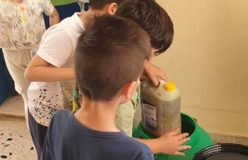 Ειδικός κάδος για ανακύκλωση οικιακών αποβλήτων στο 7ο Δημοτικό Καλαμάτας