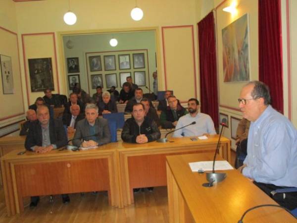 Ομόφωνο ψήφισμα για διατήρηση του στρατοπέδου της Καλαμάτας (βίντεο)